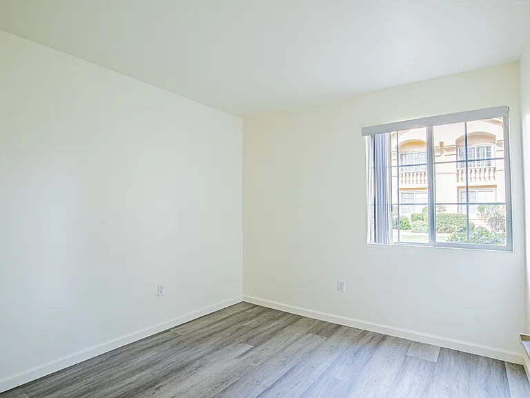 32404 Penrose St #304 — Photo 8