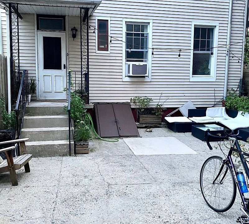 1st image of 5-28 50th Ave #2F