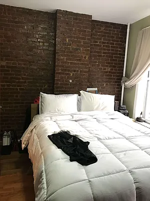 Rented by Zikos Realty Services | media 20