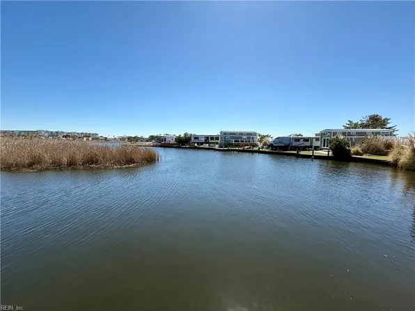 3665 Sandpiper Rd #95, Virginia Beach, VA 23456