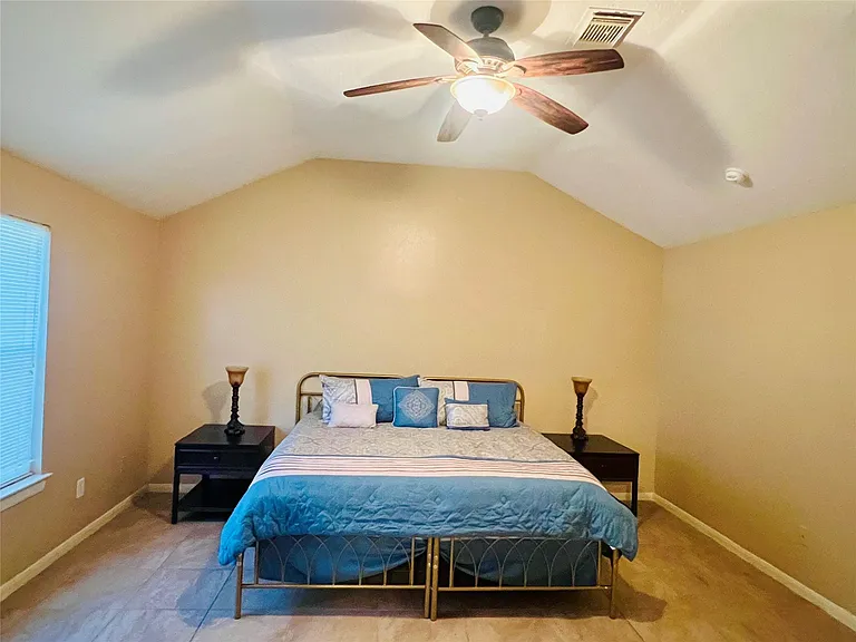 22814 Tree House Ln — Photo 6