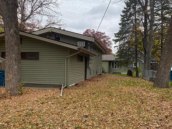 2nd image of 1091 6th St SE #2