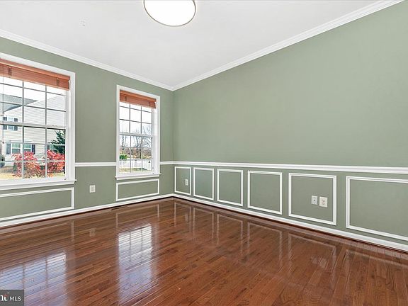 5th image of 18423 Roslin Pl