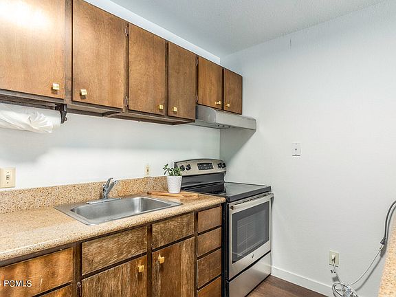 5th image of 1530 Empire Ave #206