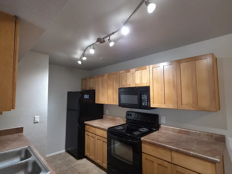 1185 W University Ave — Photo 9
