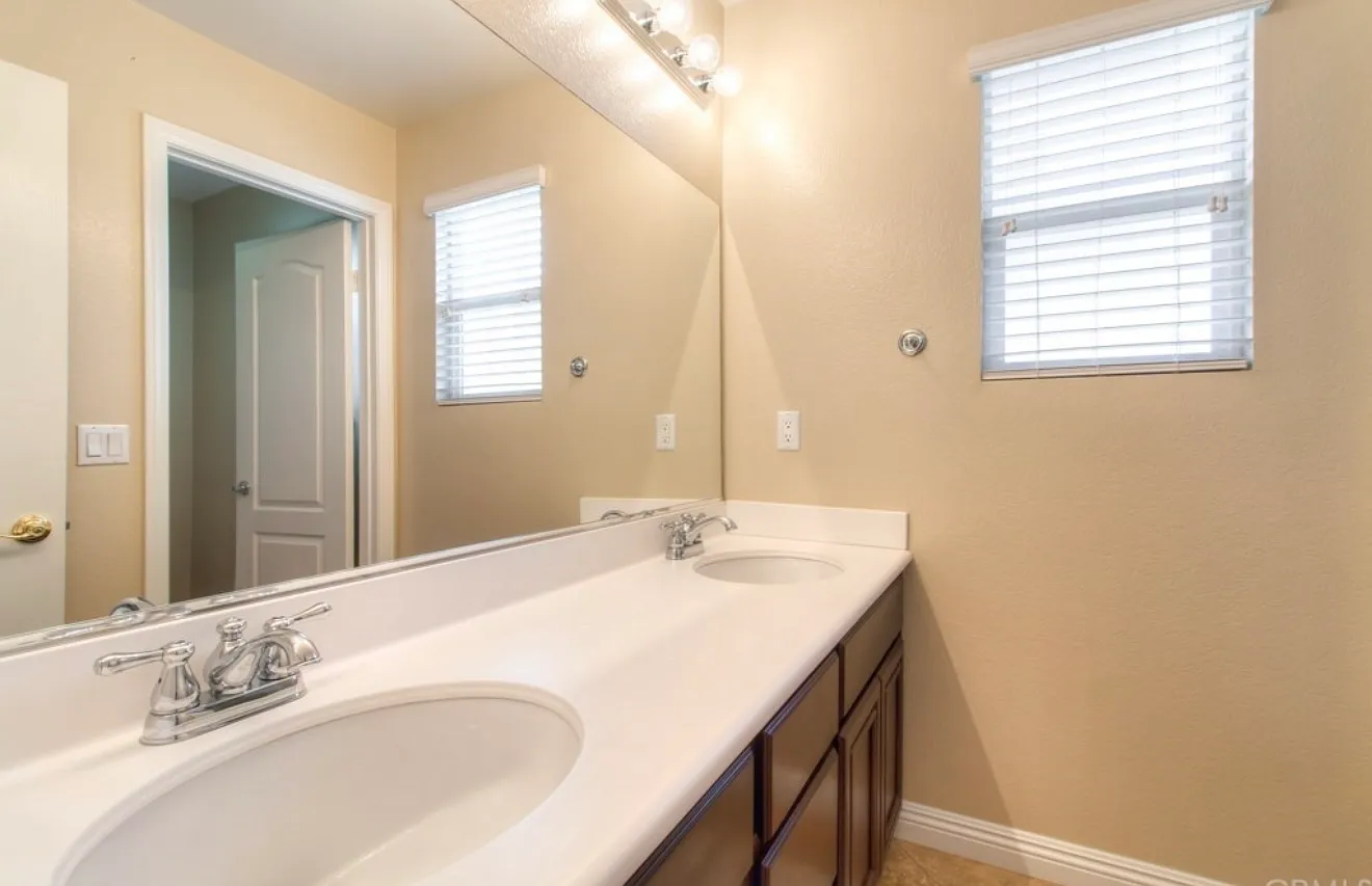 6 bed, 333 sqft, $1,099 — Photo 2