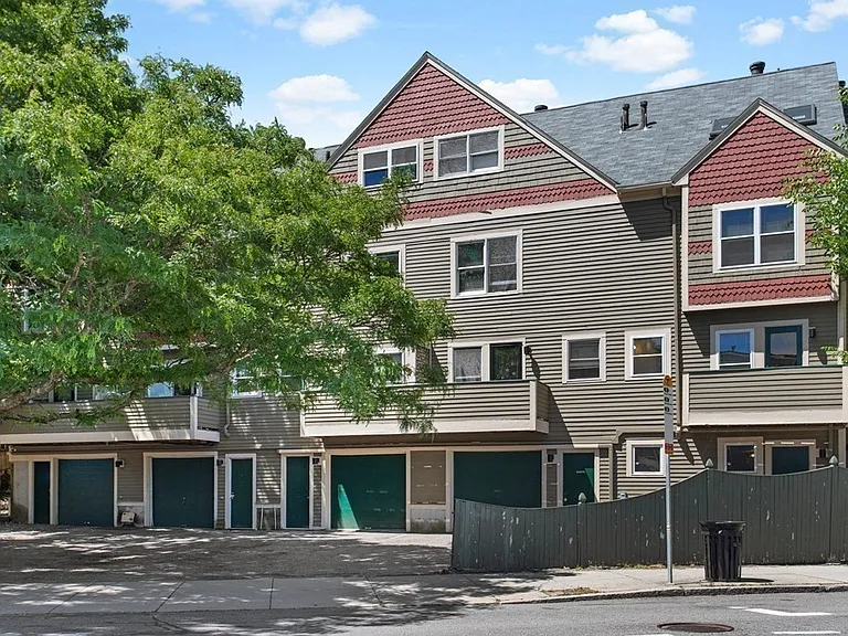 111 Alban St #5 — Photo 15