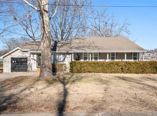 202 NE 74th St, Gladstone, MO 64118