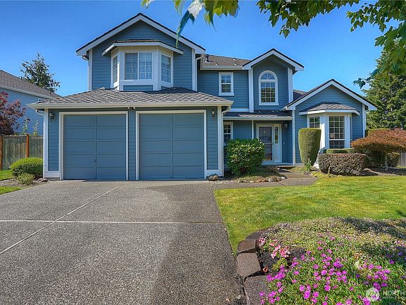 3rd image of 176 Eagle Ridge Drive E