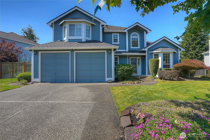 3rd image of 176 Eagle Ridge Drive E