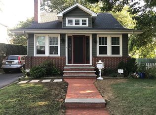 18 Hazel Pl, Floral Park, NY 11001