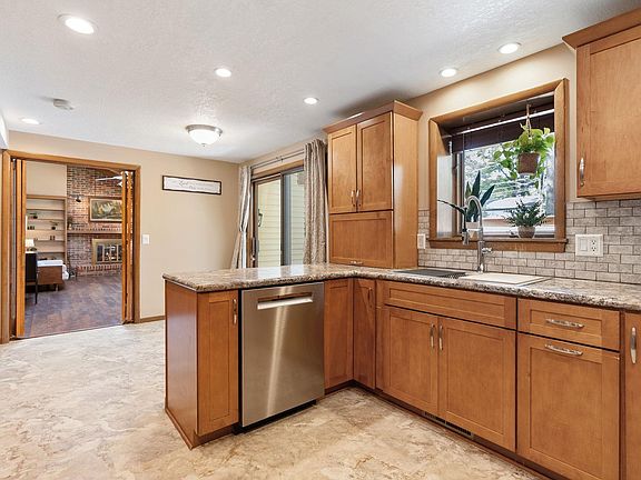 5th image of 6027 Landover Pl