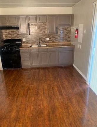 3rd image of 4220 Clark Dr