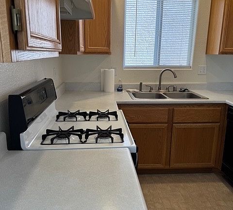 2nd image of 5564 Ness Ave
