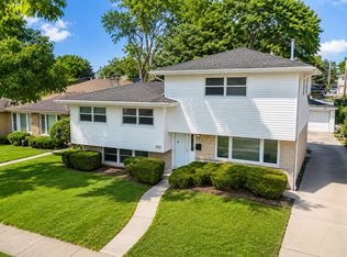 2125 Plainfield Dr, Des Plaines, IL 60018