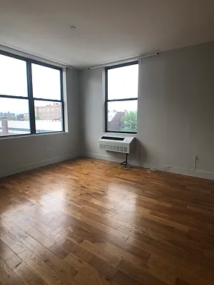 Rented by City Vista Inc | media 28