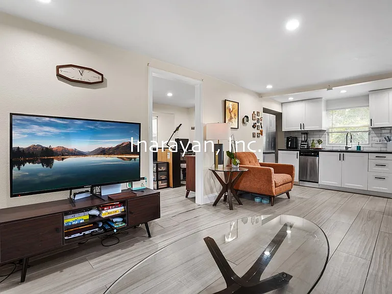 245 Orange Pl — Photo 4