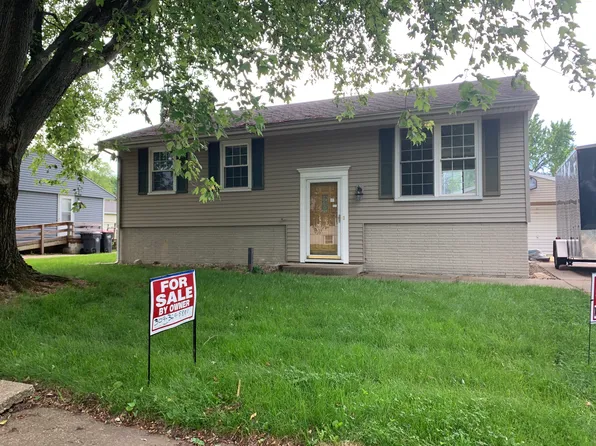 1831 Columbus Dr, Pekin, IL 61554