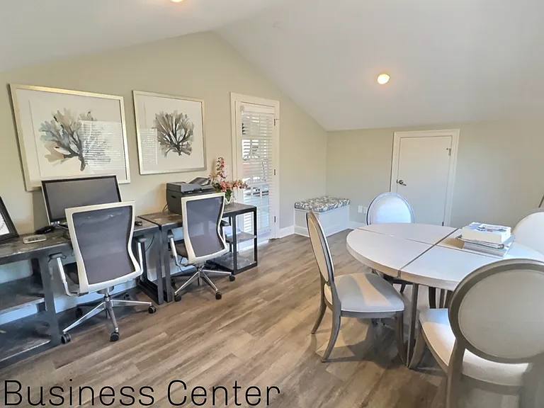 Carriage Hills Apartments — Photo 12