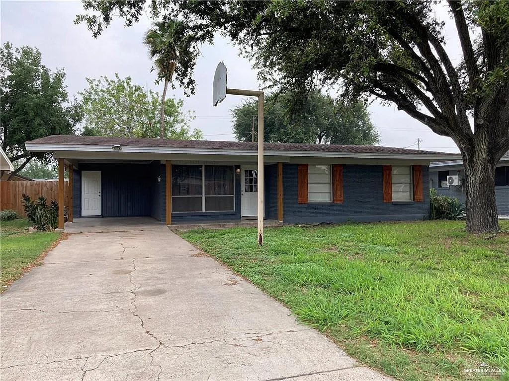 Building Photo - 2204 Camellia Ave