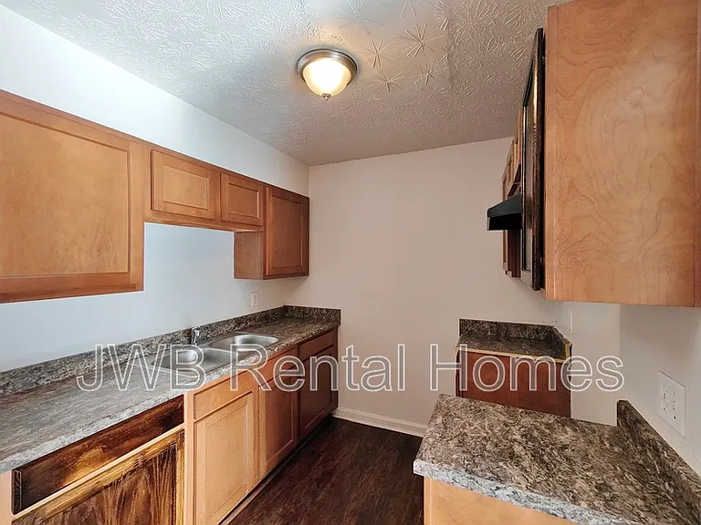 226 Spruce St — Photo 3