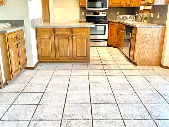 3rd image of 14816 Brent Cir