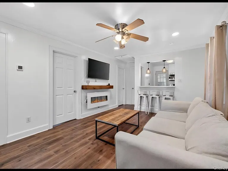 12 Lake Region Blvd — Photo 3