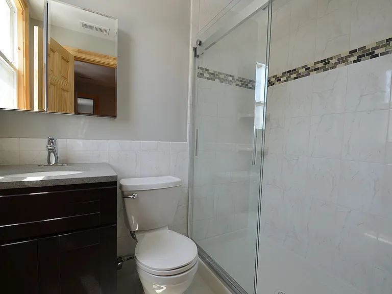 323 E University Pkwy #C — Photo 6