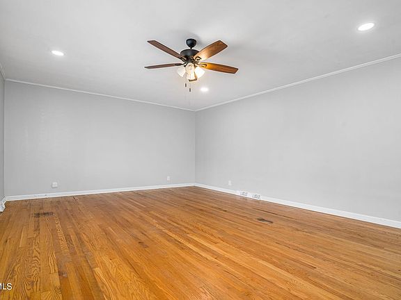 5th image of 109 Oak Ln