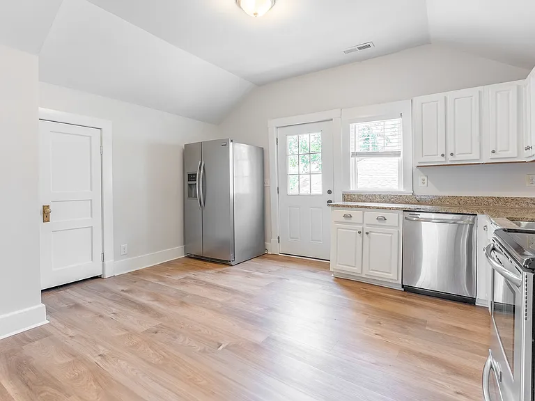 2526 Blair Blvd #B — Photo 6