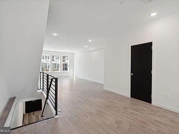4th image of 5608 Florence Ave