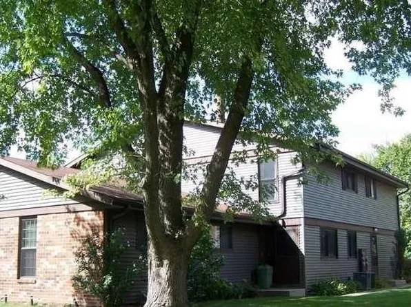 6938 N Raintree Dr, Milwaukee, WI 53223