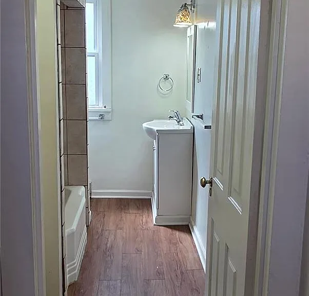 7 E Phillips St — Photo 11