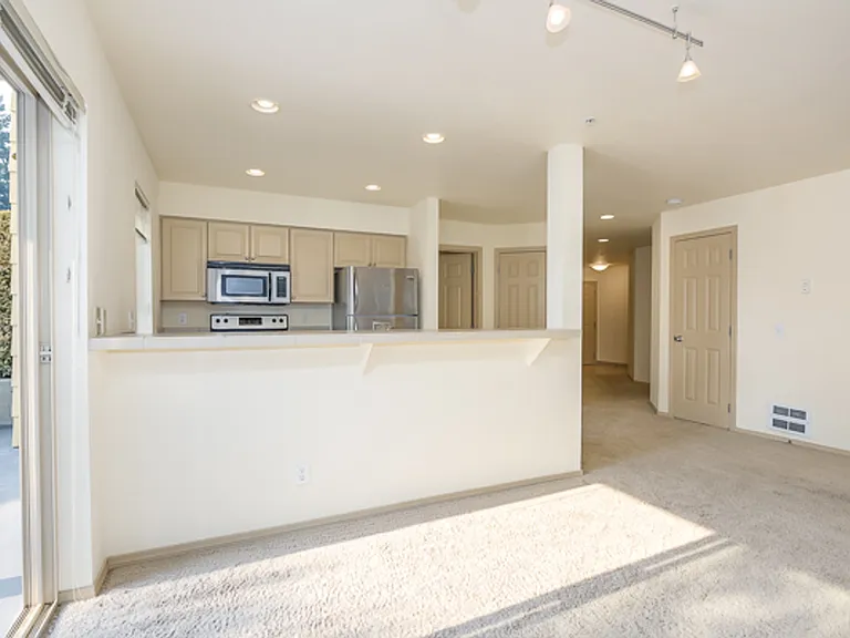 The Max Apartments — Photo 30
