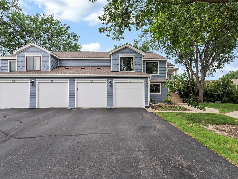 1st image of 912 Manchester Cir