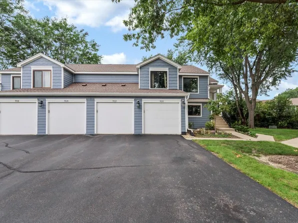 912 Manchester Cir, Schaumburg, IL 60193