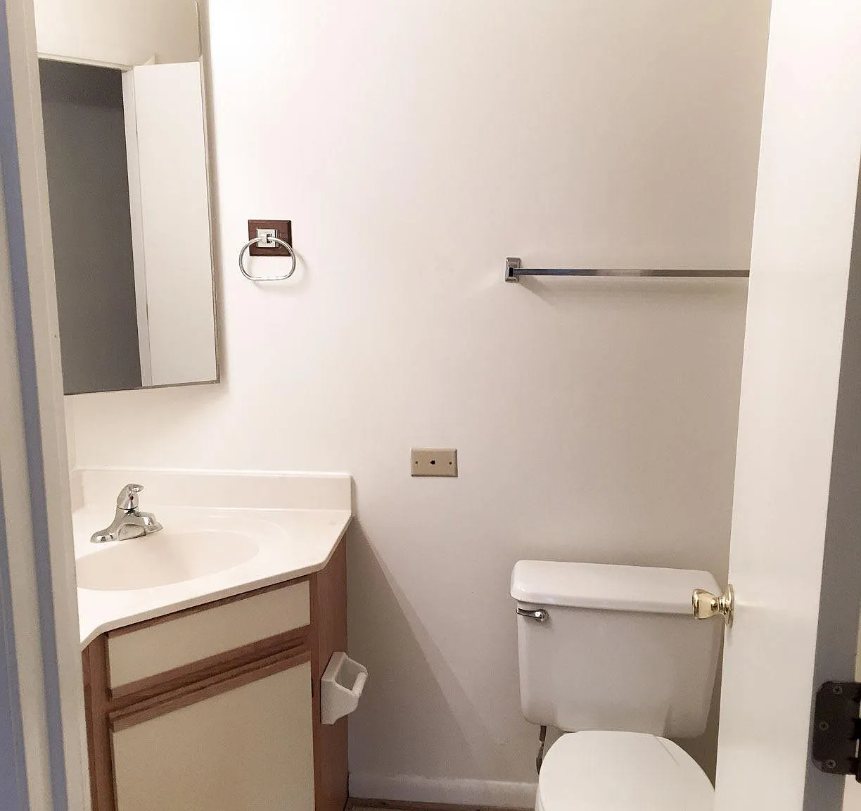 2 bed, 2.0 bath, 979 sqft, $1,600 — Photo 2