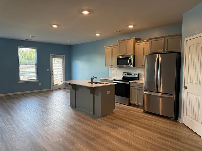 2763 Jansen Ave — Photo 4