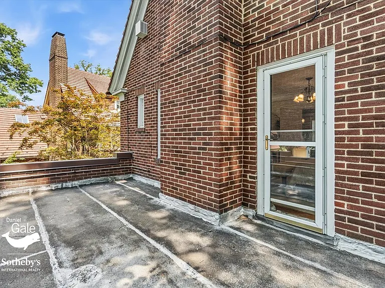 180 Greenway Ter S — Photo 18