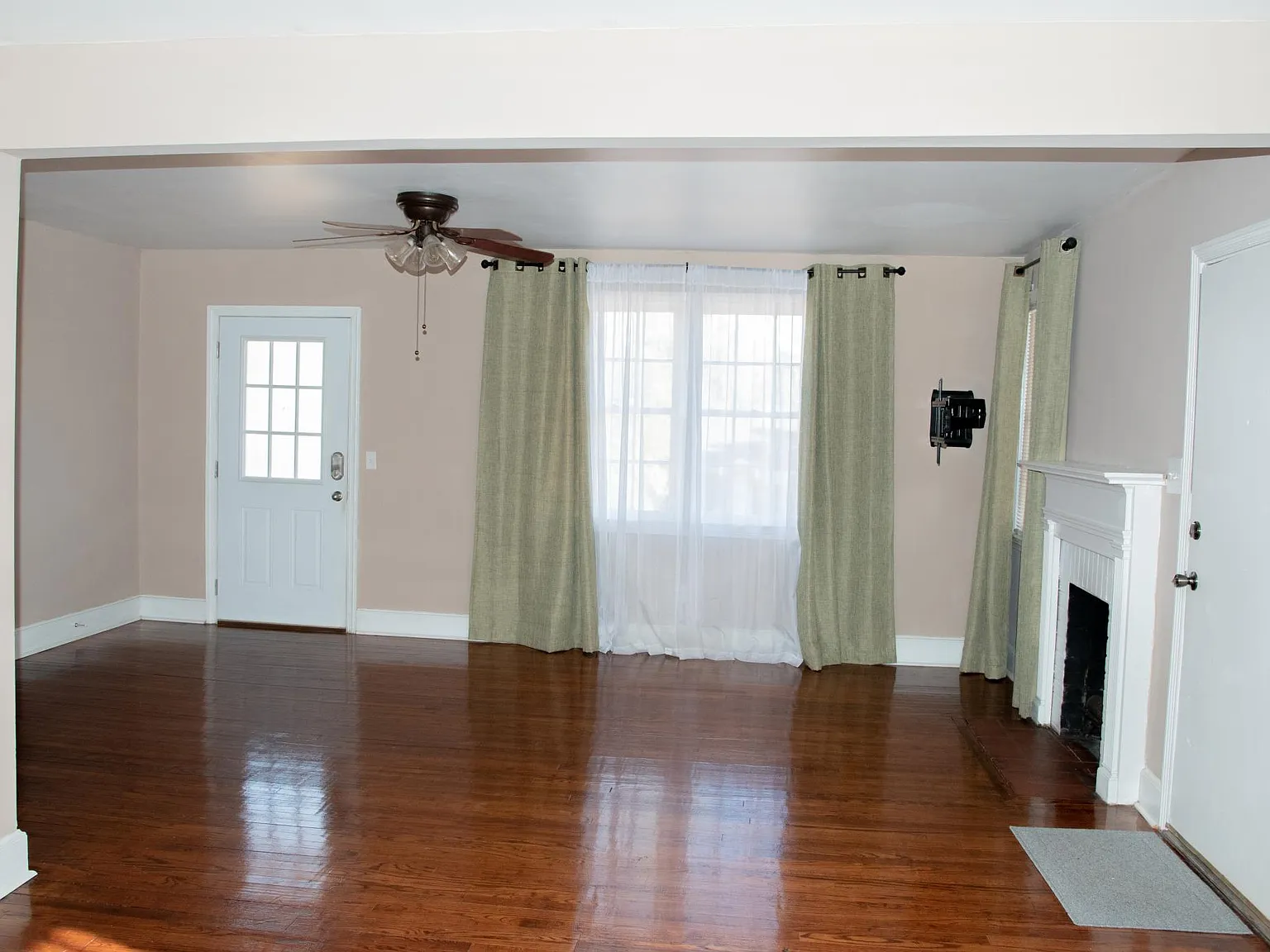 3 bed, 1545 sqft, $1,400 — Photo 2