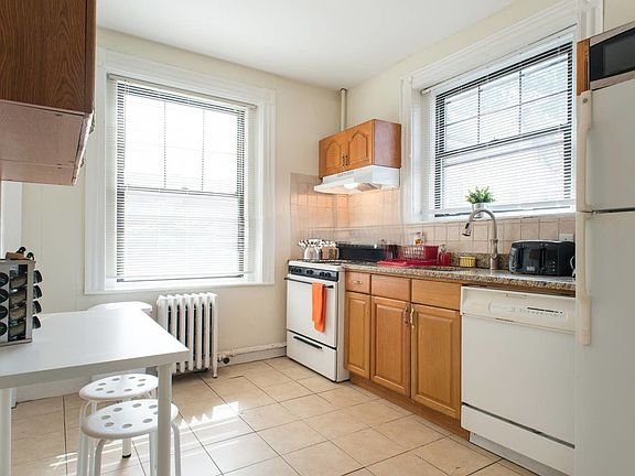 5th image of 48 Babcock St #O4