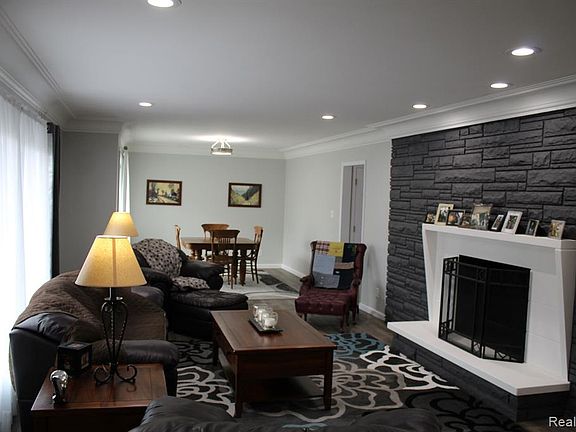 3rd image of 6335 Brookview Dr