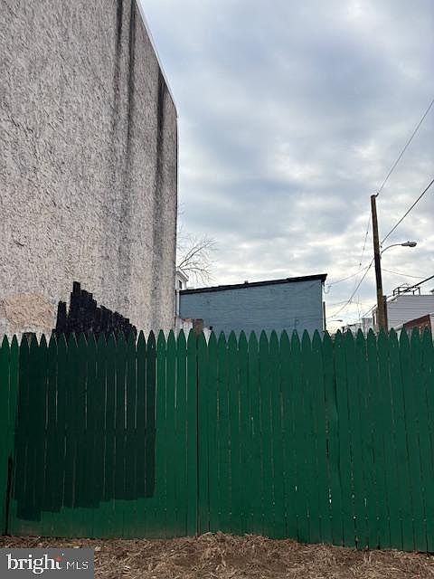 2nd image of 916 S 15th St