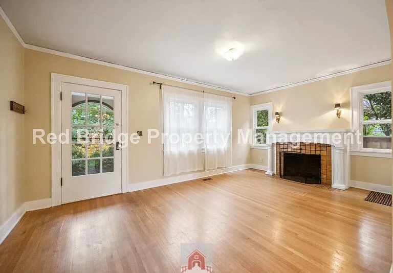 2619 NE Flanders St — Photo 7
