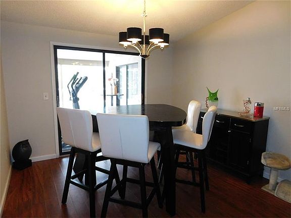4th image of 824 Jacaranda Dr