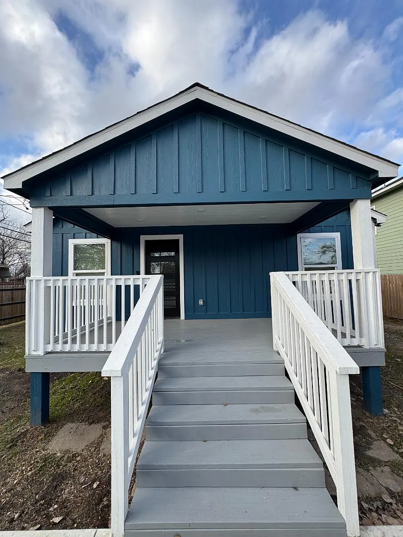 7401 Anzac St — Photo 2