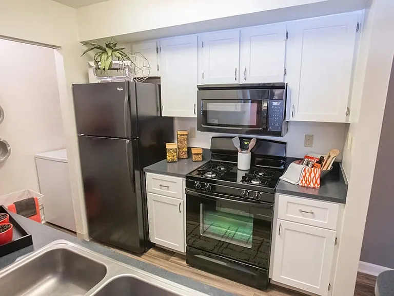 Saw Mill Village Apartments — Photo 32