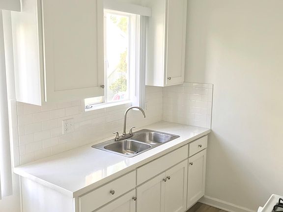 4th image of 1520 N Edison Blvd #B