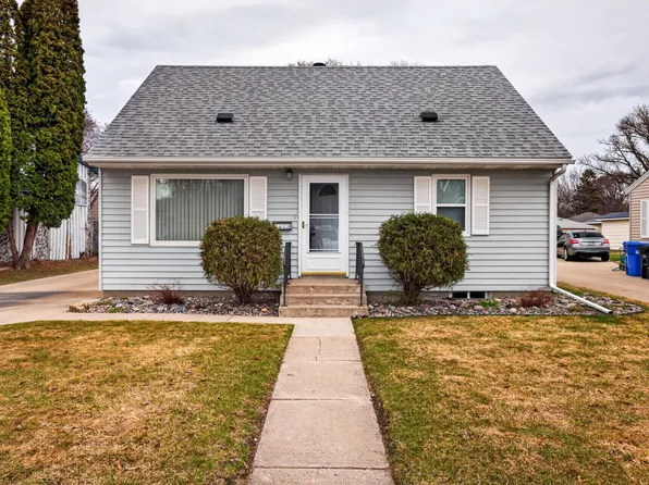 1633 10th Ave S, Fargo, ND 58103