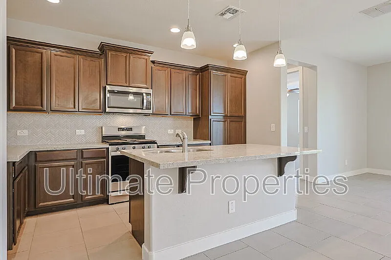 4 bed, 3.0 bath, 2142 sqft, $2,350 — Photo 3
